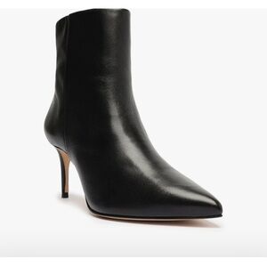 NEVER WORN!! Schutz leather pointed toe ankle bootie (size 7.5)